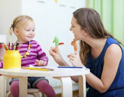 Babysitter – Julie William